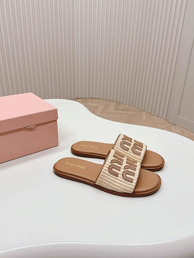 Женские шлёпанцы MIU MIU бежевого цвета   