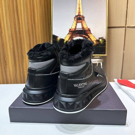 Кроссовки с мехом Valentino One Stud high-top   