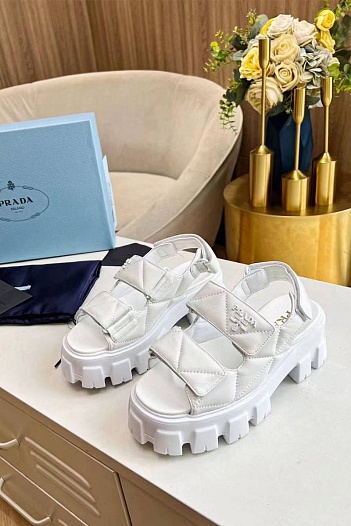 Женские кожаные сандалии Prada Monolith   