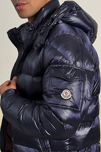 Тёмно-синий пуховик Moncler Maya logo-patch   