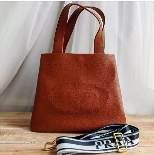 Кожаная сумка Prada 31x25 см   