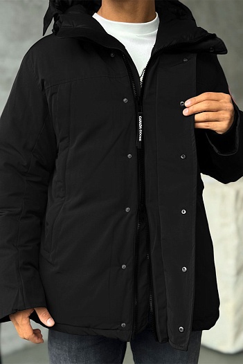 Чёрный пуховик Canada Goose Sanford logo-patch   
