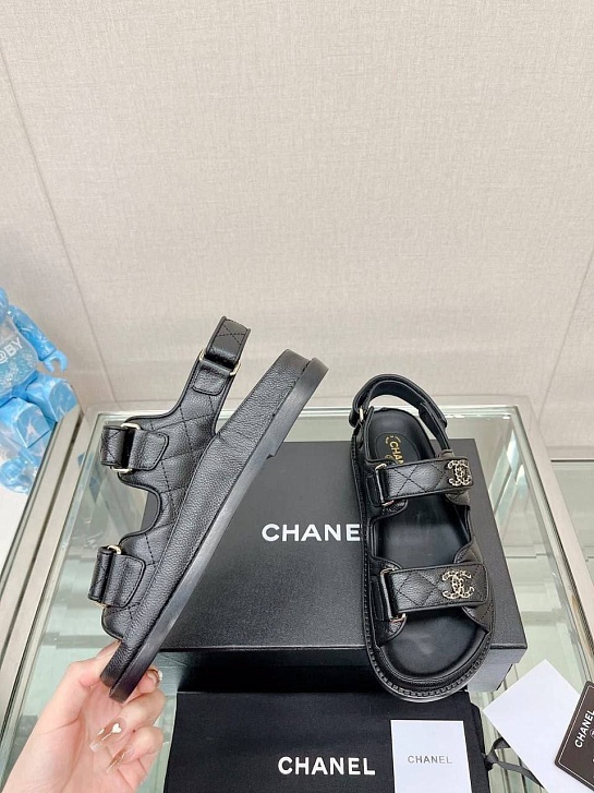 Женские кожаные сандалии Chanel чёрного цвета