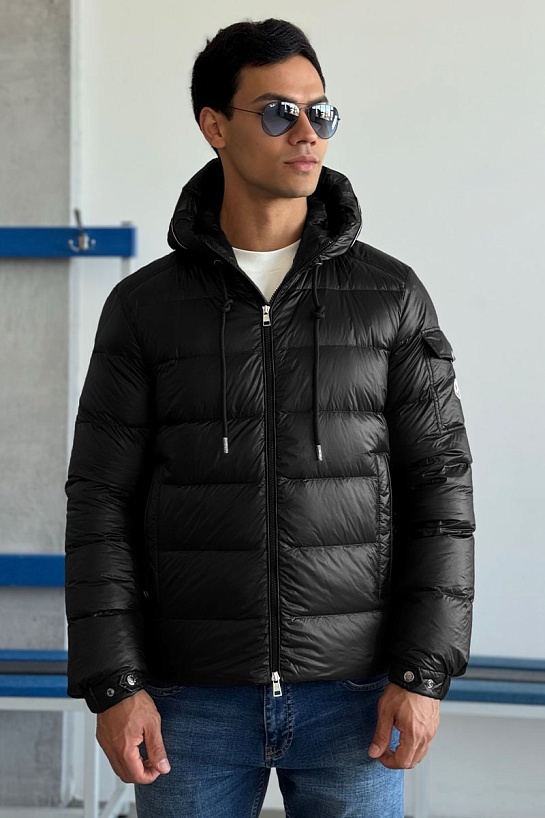 Мужской чёрный пуховик Moncler Pavin