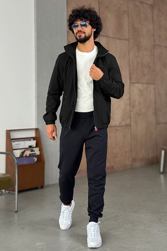 Мужская чёрная ветровка Kiton