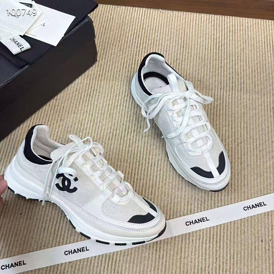 Женские белые кроссовки Chanel