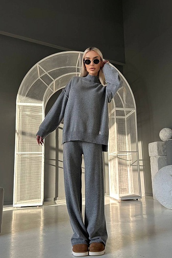 Женский серый костюм Loro Piana Premium   