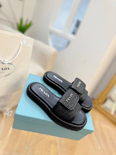 Женские шлёпанцы Prada чёрного цвета   