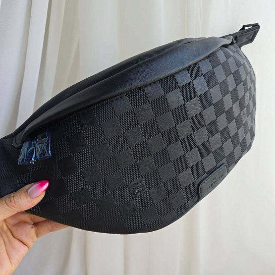 Кожаная сумка на пояс Louis Vuitton Discovery Damier Infini