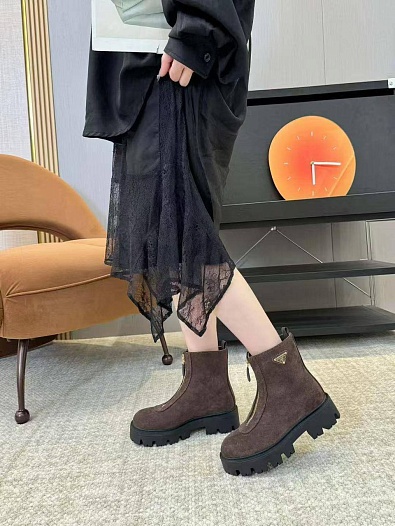 Женские замшевые сапоги Prada   