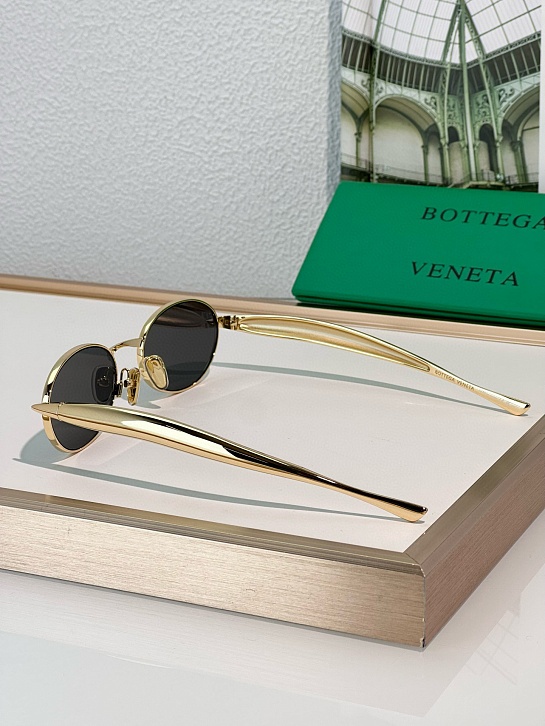 Солнцезащитные очки Bottega Veneta Sardine Oval