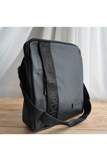 Мужская чёрная сумка Calvin Klein 27x23 см   
