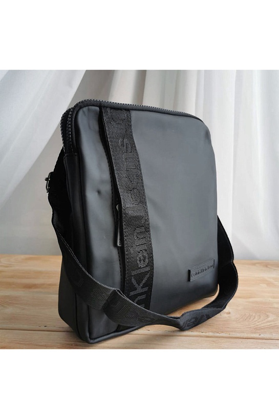 Мужская чёрная сумка Calvin Klein 27x23 см