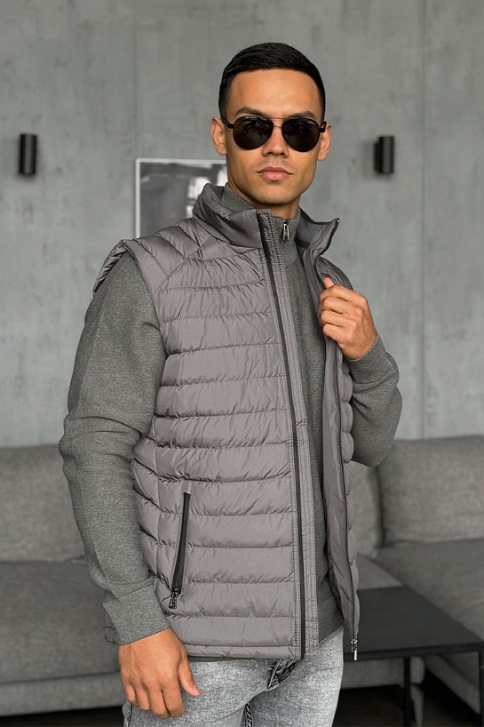 Мужской жилет Emporio Armani 7 серо-бежевого цвета
