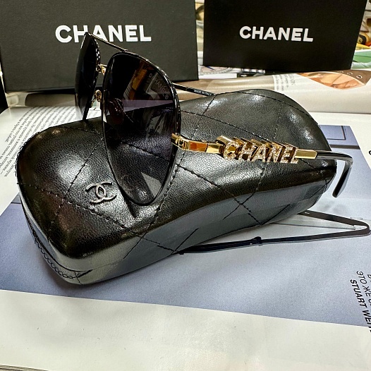 Солнцезащитные очки авиаторы Chanel с фиолетовыми стеклами   