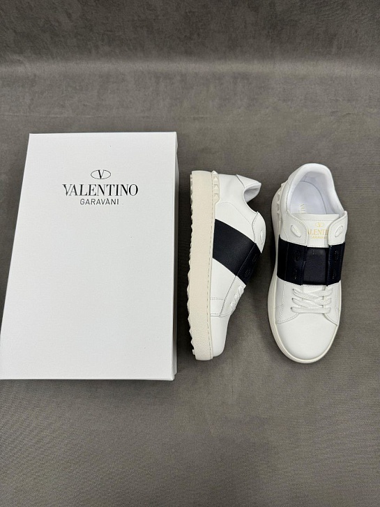 Кожаные кроссовки Valentino Rockstud - White / Navy