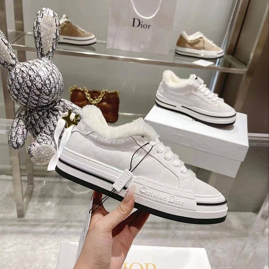 Женские замшевые кроссовки с мехом Dior   