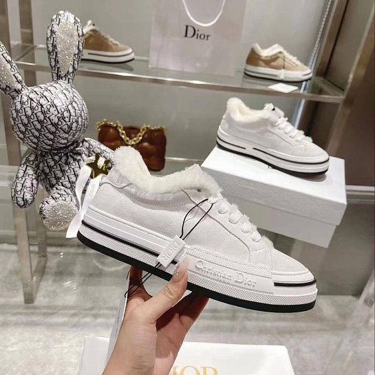 Женские замшевые кроссовки с мехом Dior