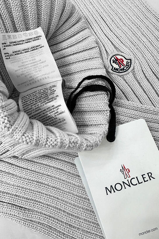Комплект из шапки и шарфа светло-серого цвета Moncler logo-patch