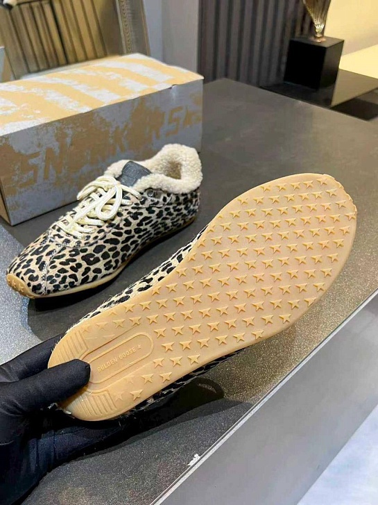Женские замшевые кроссовки с мехом Golden Goose Super-Star premium