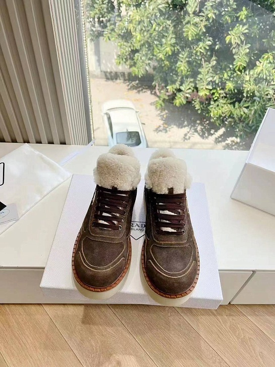 Женские замшевые кроссовки с мехом Prada Premium - Brown