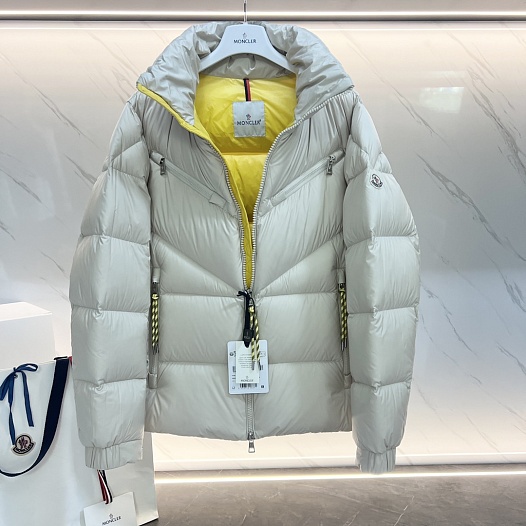 Мужской бежевый пуховик Moncler Katmai   