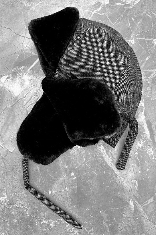 Шапка-ушанка серого цвета Armani Jeans