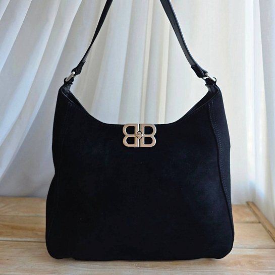 Женская чёрная замшевая сумка Balenciaga 37x28 см