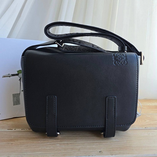 Кожаная сумка Loewe Military Messenger XS 24x20 см   
