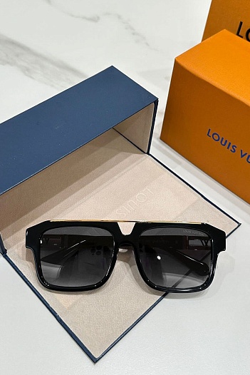 Солнцезащитные очки Louis Vuitton с чёрными линзами   