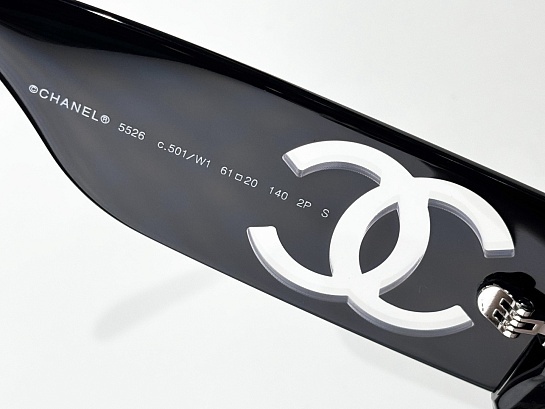 Солнцезащитные очки Chanel