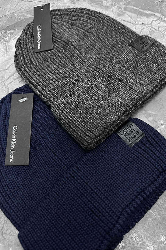 Шапка серого цвета Calvin Klein logo-patch