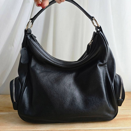 Женская чёрная кожаная сумка MIU MIU 34x23 см
