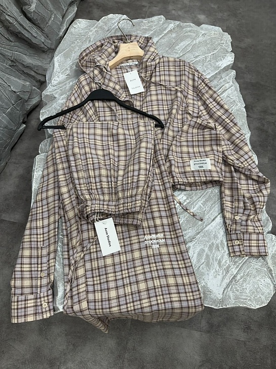 Женский костюм бежевого цвета Acne