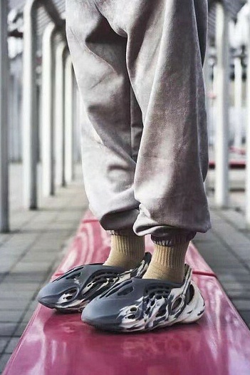 Кроссовки Adidas Yeezy Foam RNNR MXT "Moon Grey"   