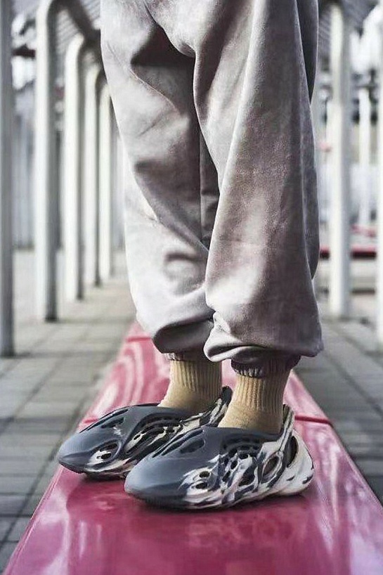 Кроссовки Adidas Yeezy Foam RNNR MXT "Moon Grey"