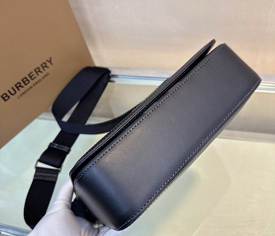 Кожаная сумка Burberry Alfred Premium 25.5x21.5x6.5 см