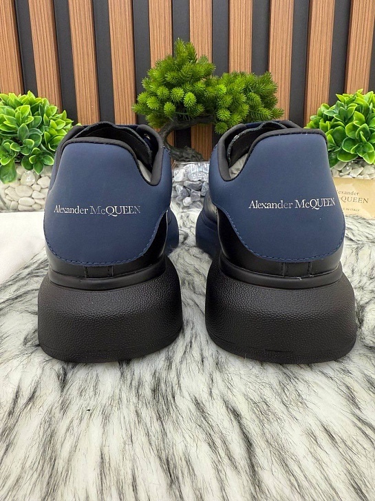 Мужские кроссовки Alexander McQueen синего цвета
