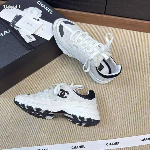 Женские белые кроссовки Chanel   
