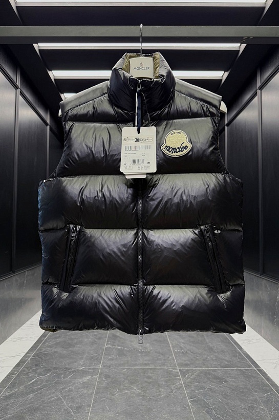 Мужской чёрный жилет Moncler Lipsi