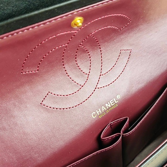 Кожаная чёрная сумка Chanel 25x15 см