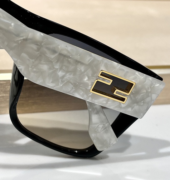 Солнцезащитные очки Fendi Baguette