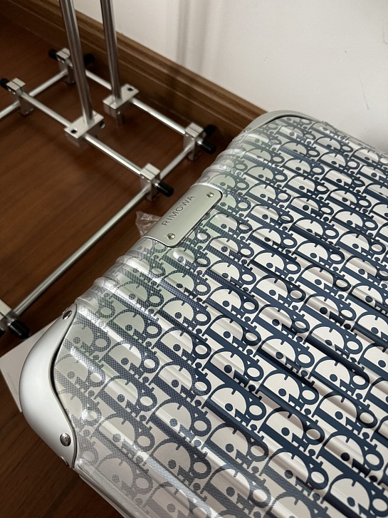 Чемодан Rimowa x Dior Aluminum Gradient S Premium 53x37x22 см