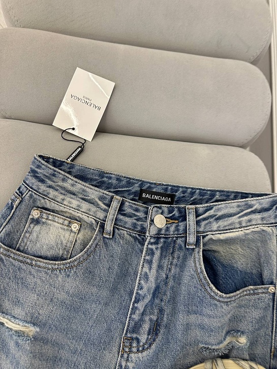 Рванные женские джинсы Balenciaga