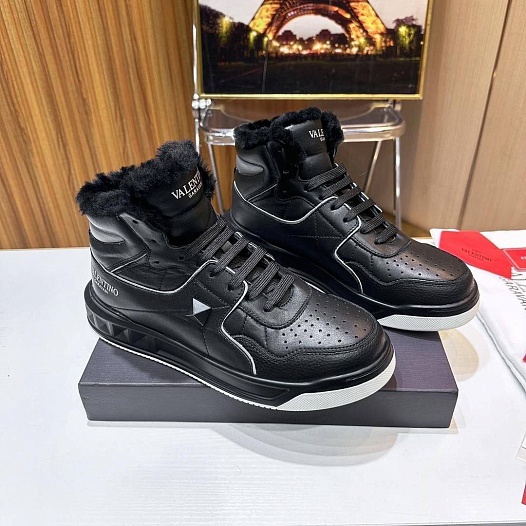 Кроссовки с мехом Valentino One Stud high-top   