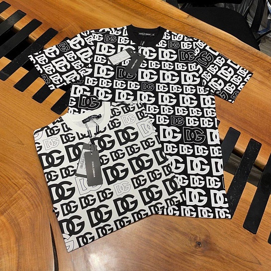 Чёрная футболка Dolce & Gabbana monogram all-over
