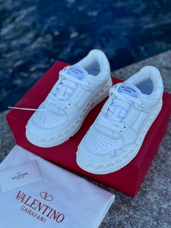 Женские кожаные кроссовки Valentino Freedots - White