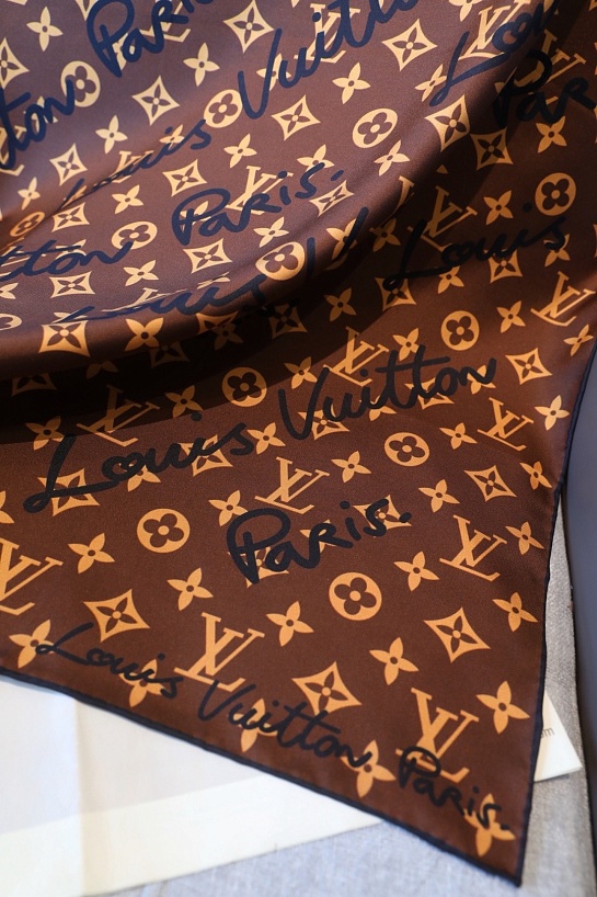 Платок Louis Vuitton LV Script Square premium 89x88 см