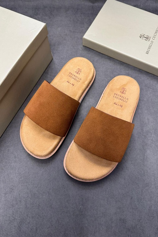 Замшевые шлёпанцы Brunello Cucinelli бежевого цвета