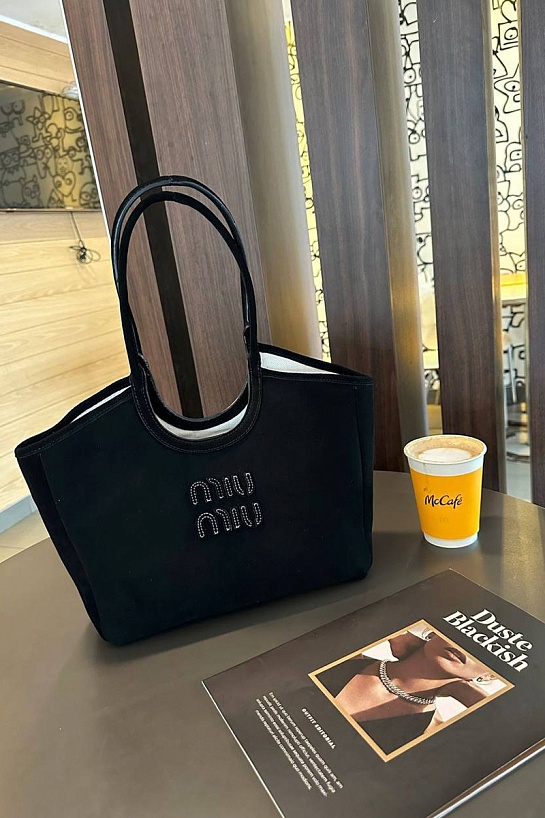 Замшевая чёрная сумка MIU MIU 43x20 см